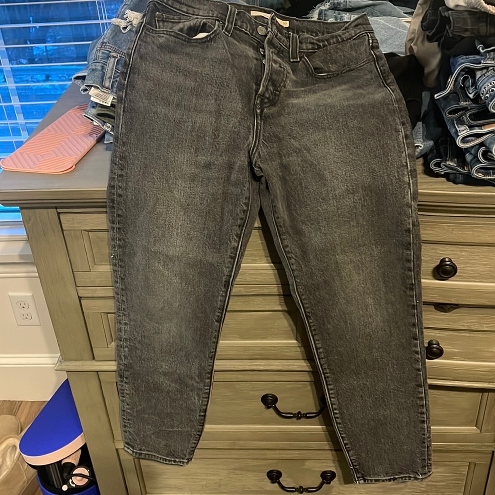 Black Levi’s jeans size 27